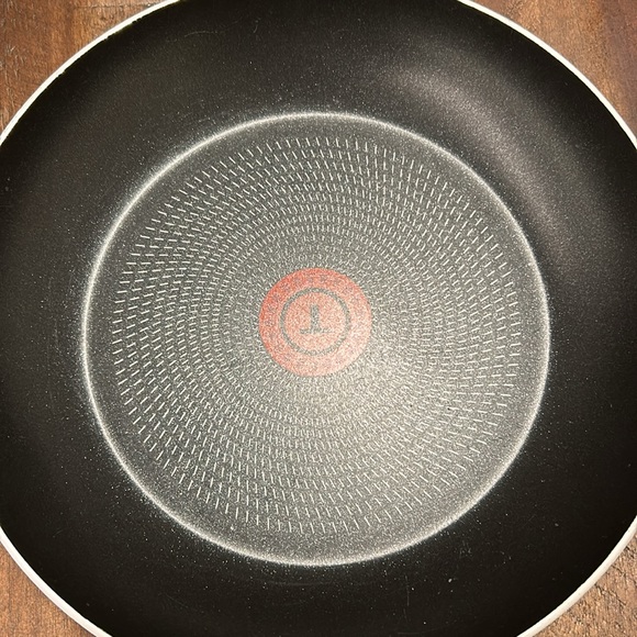 T-Fal pan. - Picture 2 of 4